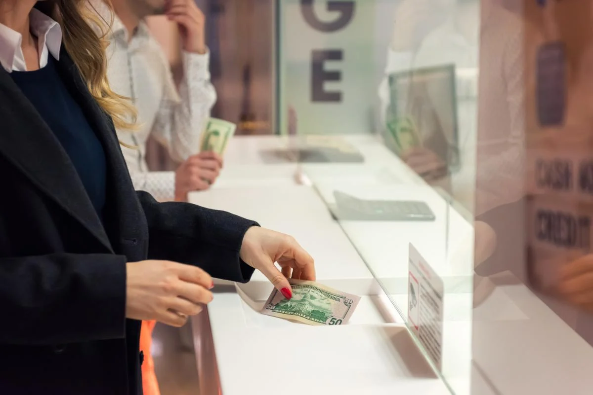 'ПриватБанк' підняв ціни на валюту: актуальний курс долара і євро 20 жовтня