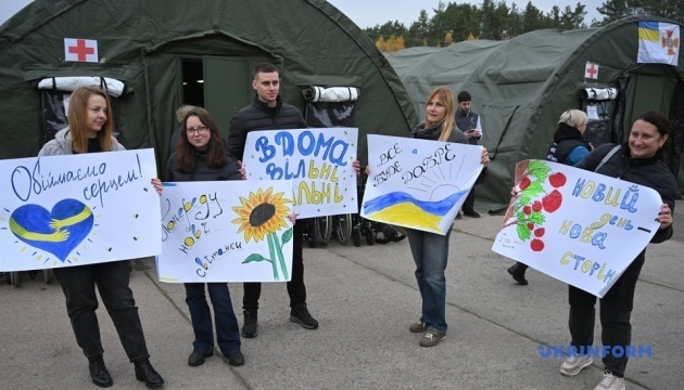 В Україну прибула гуманітарна місія з Олешків