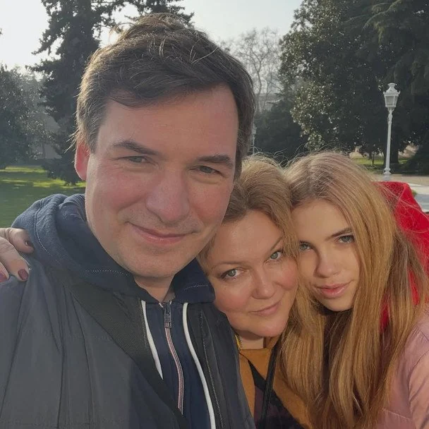 Андрій Самінін з Лесею Самаєвою та їхньою донькою / © instagram.com/lesia_samaieva/