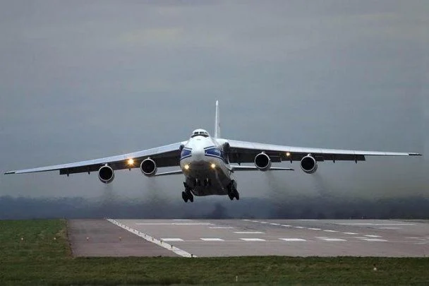 Український літак Ан-124 «Руслан» спалахнув під час приземлення: що відомо про інцидент