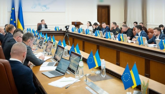 Уряд спрямував майже ₴355 мільйонів на захист лікарень і ремонт укриттів у пологових - Корецький