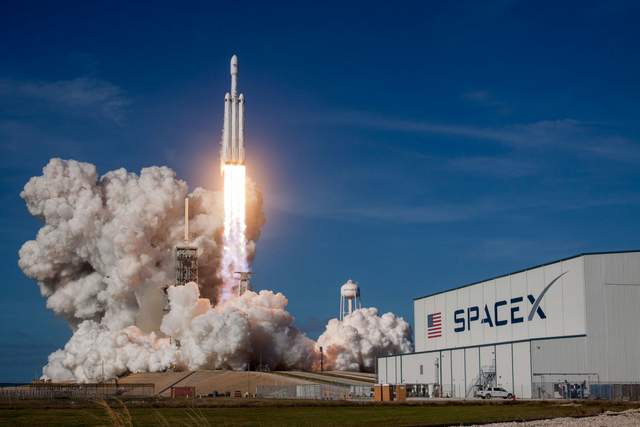 SpaceX і Tesla розглядають можливість злиття компаній