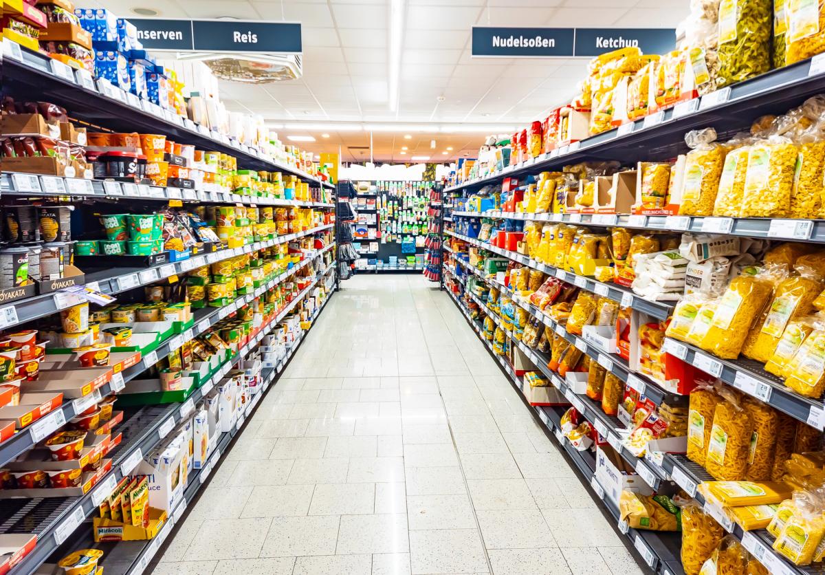 Росія завалює українські супермаркети своїм продуктом під 'чужим прапором', – експерт