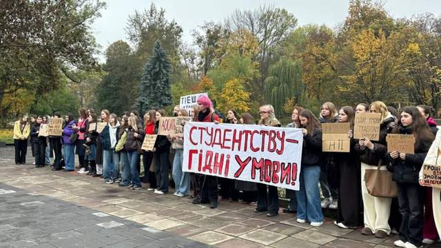"Проти жахливих умов навчання": у Львові студенти вийшли на протест