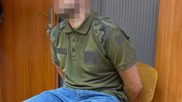 Загрожує до 20 років: у Варшаві затримали нападника з ножем на двох українців