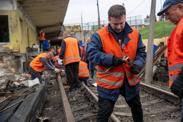 У Києві відновлюють метро після атаки РФ: коли запустять поїзди та що буде з "Чернігівською"