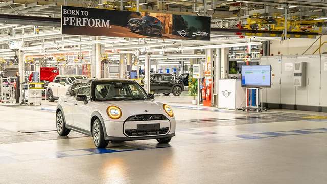 Машини їздять самі ще до виїзду з заводу: BMW масштабує технологію автопілота на 1 мільйон авто