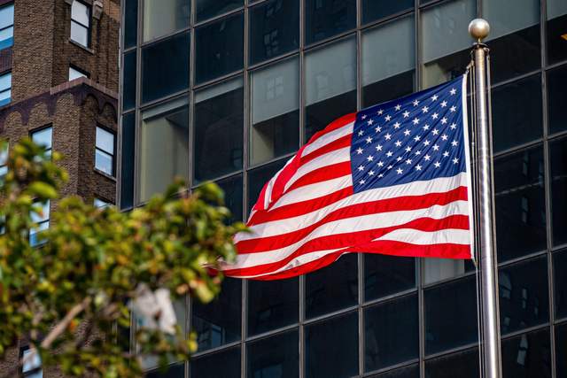 Економіка США прискорилася до максимуму, але гаманці американців худніть
