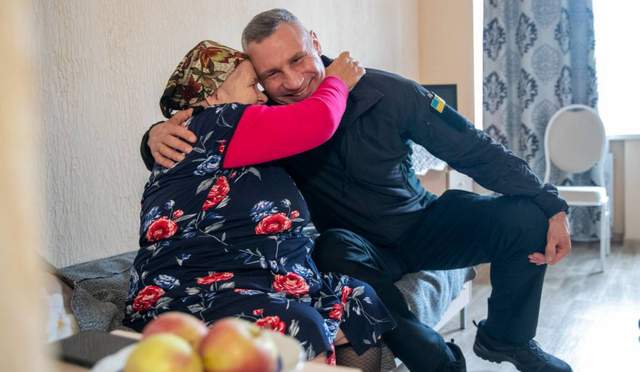 Кличко показав, як Київ підготував до зими комунальні заклади для літніх людей