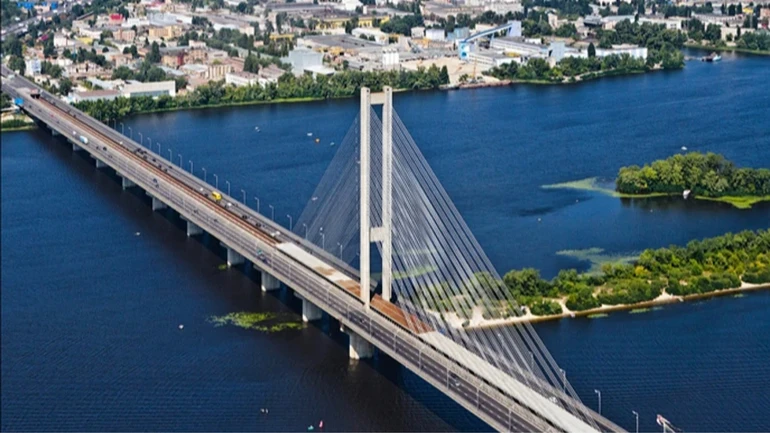 У Києві закрили Південний міст для руху транспорту