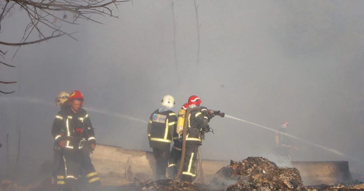РФ посеред дня вдарила по підприємствах в обласному центрі: під завалами люди, є загиблий (оновлено)