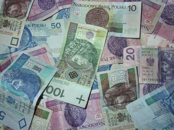 Заробляють більше за поляків: які категорії українських біженців отримують найвищі зарплати в Польщі