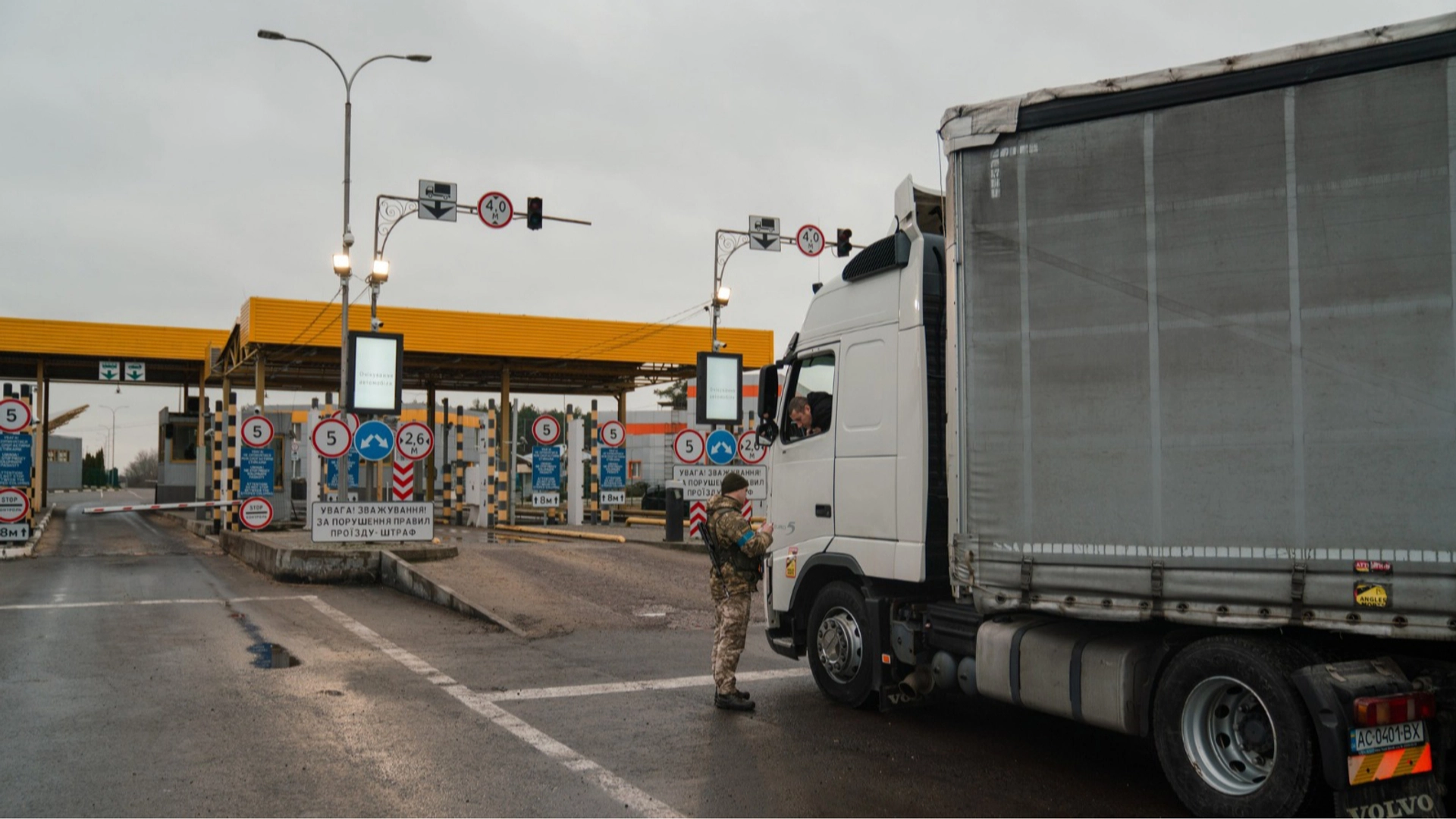 В Україні за останні місяці вдвічі зросли черги на кордоні з Польщею – Мінвідновлення