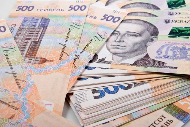 Скільки готівки можна отримати в касі банку без попереднього замовлення