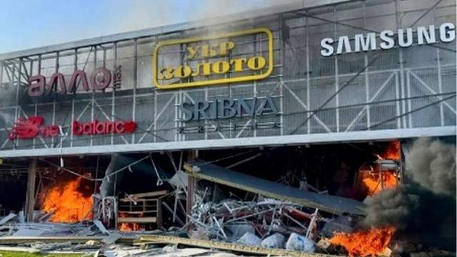 Черговий тероризм: окупанти вдарили по торговельному центру в Запоріжжі