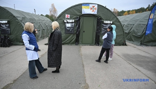 На місці зустрічі учасників місії з тимчасово окупованих Олешків розгорнули гуманітарний штаб