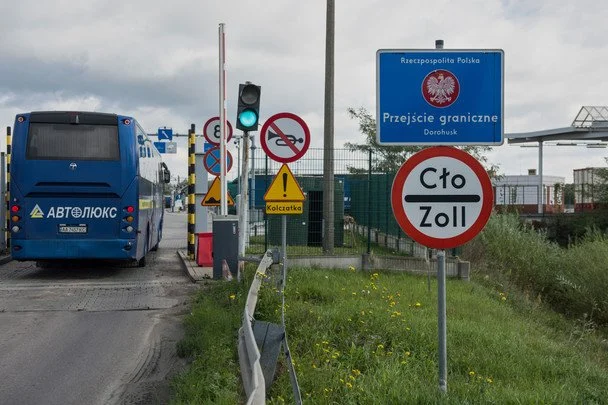 Збираєтесь до Польщі — готуйте гроші: при в’їзді доведеться мати більше готівки — що задумали