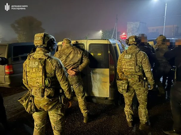 ТЦК викрадав, катував людей і вимагав хабарі: ДБР накрило банду в погонах (фото)