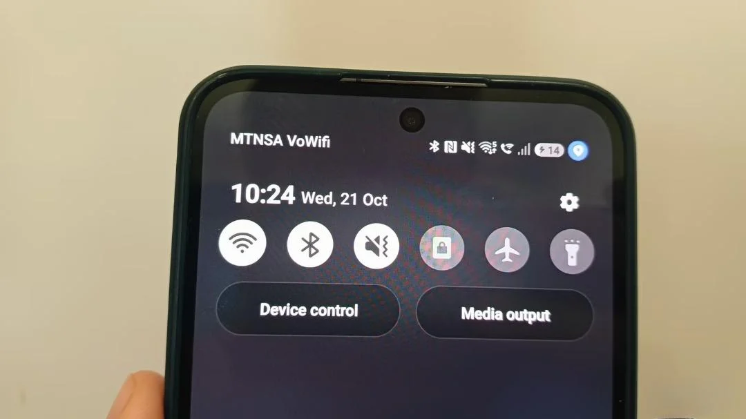 У кутку екрана Android з’явився значок слухавки: що смартфон намагається вам сказати