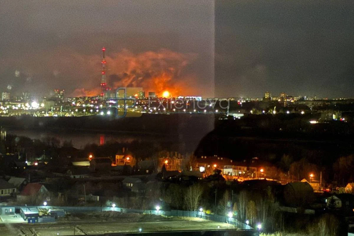 В Омську палає хімзавод і склад 'Озон' після атаки дронів (відео)