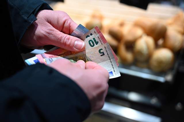 Не лише Польща: які країни ЄС досі не перейшли на євро