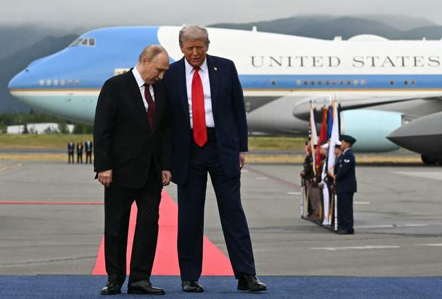 "Дурні люди хотіли" і "росіяни сміються": Трамп пояснив відмову від санкцій проти Москви