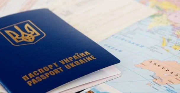 Оформлення паспортів українським чоловікам за кордоном: чи потрібен витяг із "Резерв+"