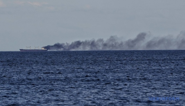 Біля Румунії тоне комерційне судно з українськими моряками, не виключають атаку дрона
