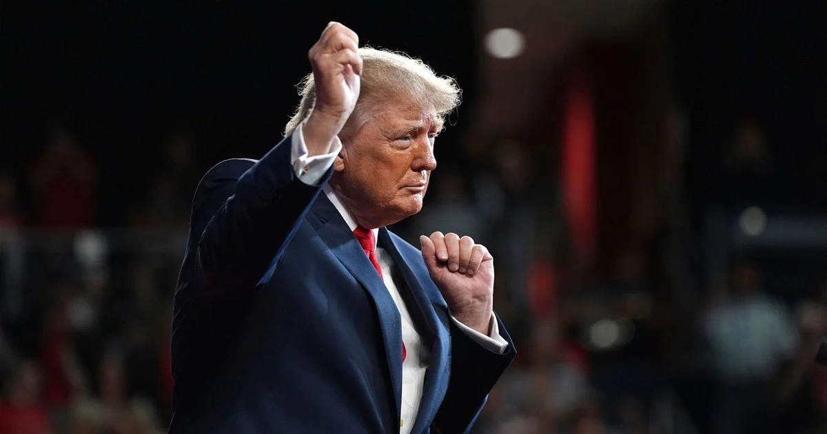 "Усі згодні з рішенням": Трамп заговорив про "пекельні санкції" проти РФ після повернення Габбарда до США