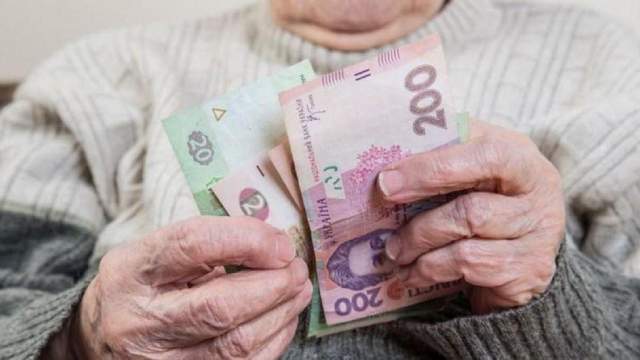 Пенсія чи зарплата: що вигідніше отримувати українцям після 60 років