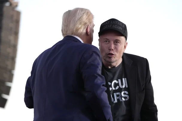 Трамп, Маск чи уряд США: хто насправді блокує Starlink для України і як це підриває оборону