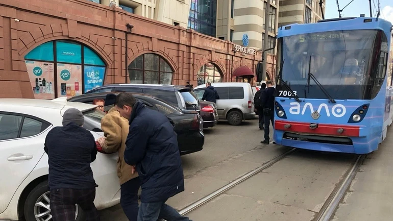 У Одесі розробили порядок евакуації авто, що заважають трамваям і тролейбусам
