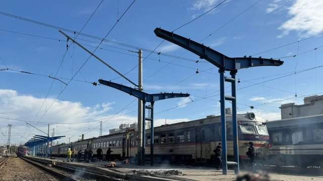 "Лишалося понад 10 хвилин": в Укрзалізниці розкрили деталі удару по вокзалу в Дніпрі