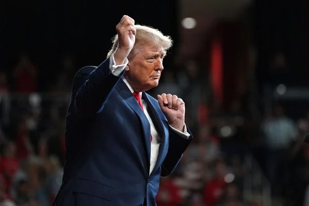 "Усі згодні з рішенням": Трамп заговорив про "пекельні санкції" проти РФ після повернення Габбарда до США