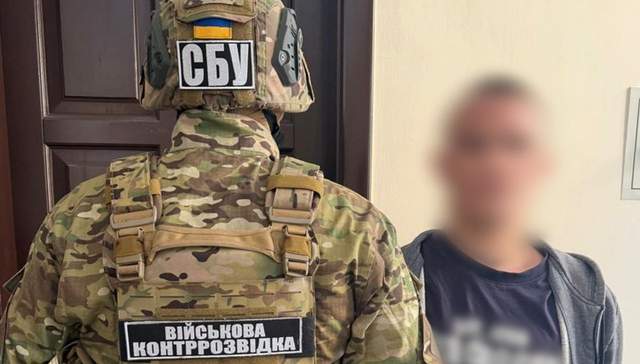 Встановляв "маячки" на бензовозах: в Одесі затримали зрадника, який "полював" на нафтобази