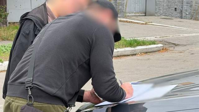Гроші отримав, будинок не встановив: у Києві підприємець ошукав жінку на 12 тисяч доларів